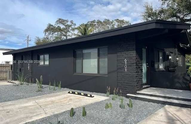 6101 NE Miami Ct photos photos