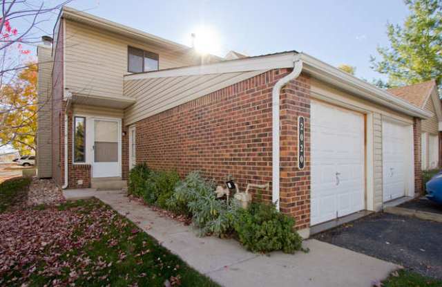 FANTASTIC 3 BEDROOM / 2 BATH CONDO - 2020 Gyros Circle, Lafayette, CO 80026
