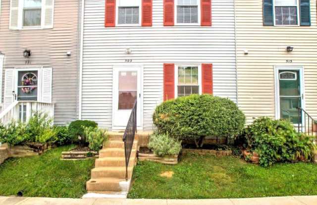 503 PARK MANOR Circle Gallery 1