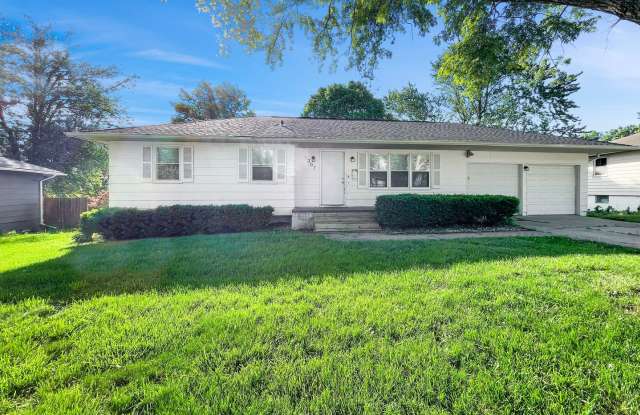 Coming Soon! 3 BR/2.5BA | Newly Renovated Single Family Home |  Fenced backyard | In Raytown! photos photos