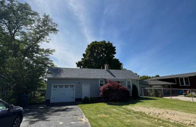Charming 2 bedroom, 2 bathroom home located in East Peoria, IL. photos photos