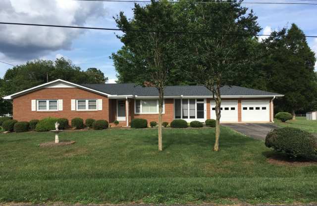 3 Bedroom home convenient to Catawba College  Salisbury VAMC - 185 Lucerne Lane, Rowan County, NC 28144