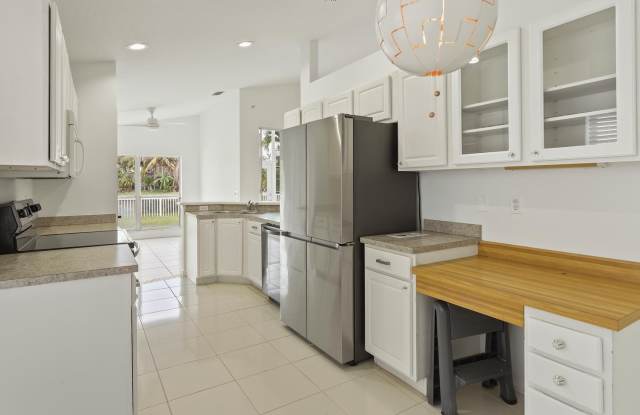713 NW Waterlily Place Gallery 2