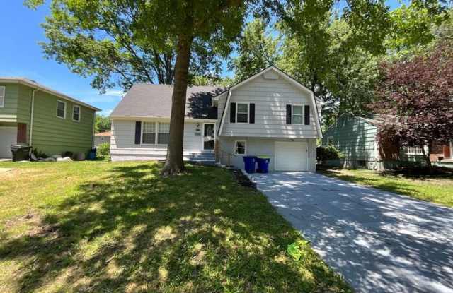 8218 East 133rd Terrace Gallery 1