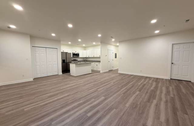 BRAND NEW 3 BEDROOM APARTMENT IN FOUNTAIN CITY!! Gallery 3