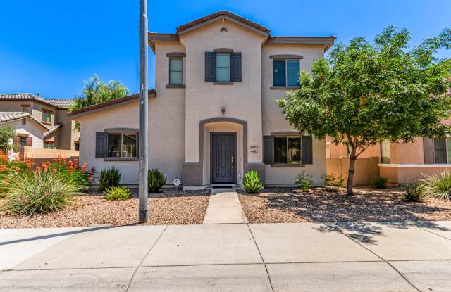 Charming 2 story 3 bed 3 bath in Peoria!! Tons of amenities!! photos photos