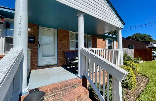 Cozy 3-Bedroom Home with Spacious Backyard Gallery 3