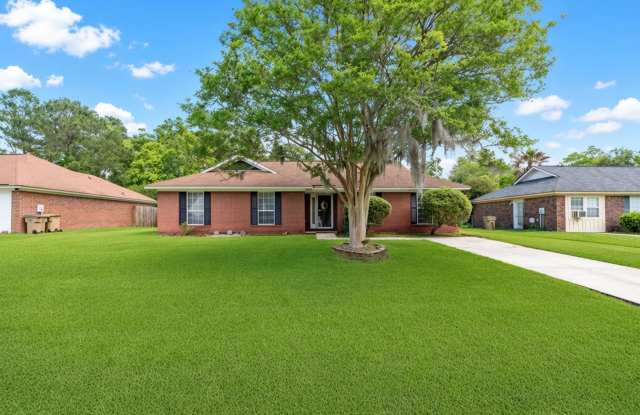 Home in Piercefield Richmond Hill, Ga 4 bedroom 2 bath!! Available in Nov 2026!! $1000 OFF FIRST FULL MONTH’S RENT WITH AN ACCEPTABLE APPLICATION & CREDIT. Gallery 3