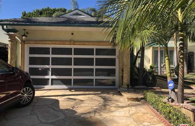 717 North DOHENY Drive Gallery 4