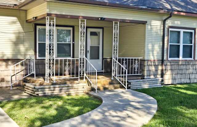 Country Living within the city!- 5195 Seale Rd., Beaumont, TX 77705 Gallery 3