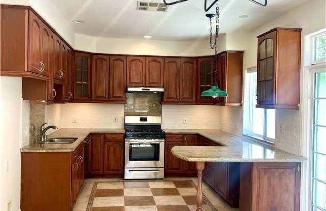 25292 De Salle - 25292 De Salle Street, Laguna Hills, CA 92653