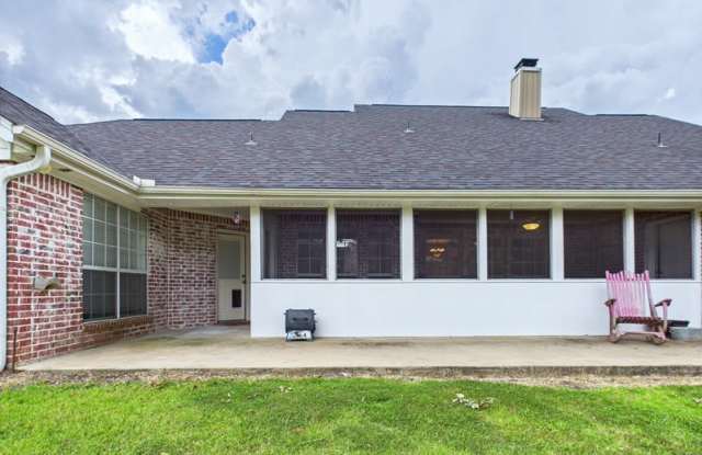 1014 Redbud Gallery 4
