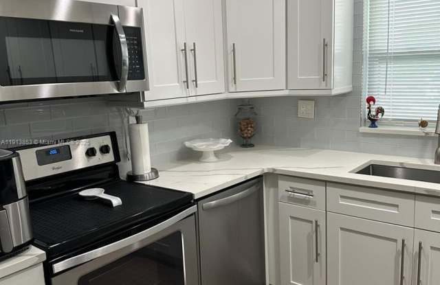 5169 Lakefront Blvd - 5169 Lakefront Boulevard, Palm Beach County, FL 33484