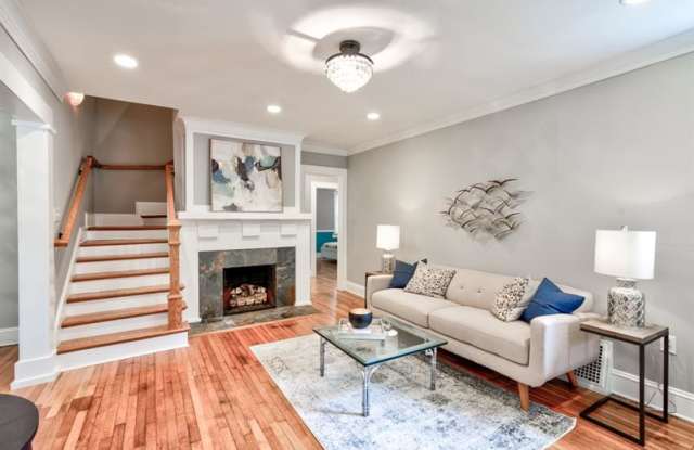 932 GLEN ARDEN Way NE Gallery 2