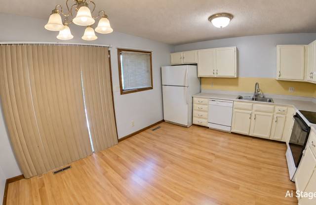 3D Tour Available - Great Location + HUGE Back Deck + Bonus Living Room + Pet Friendly + Washer and Dryer Included! Available Now! Gallery 4