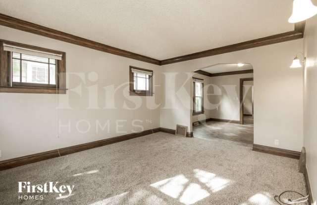216 South Elmwood Avenue Gallery 4