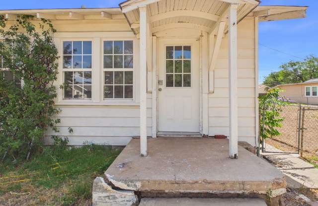 913 S Louisiana B ~ Duplex for rent! photos photos