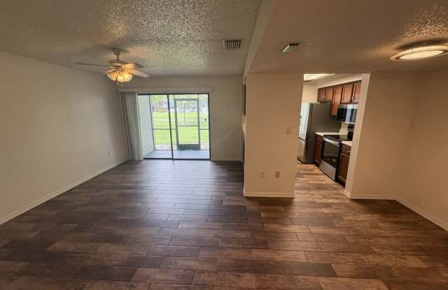 1st Floor! 1 bedroom 1 Bedroom Gallery 1