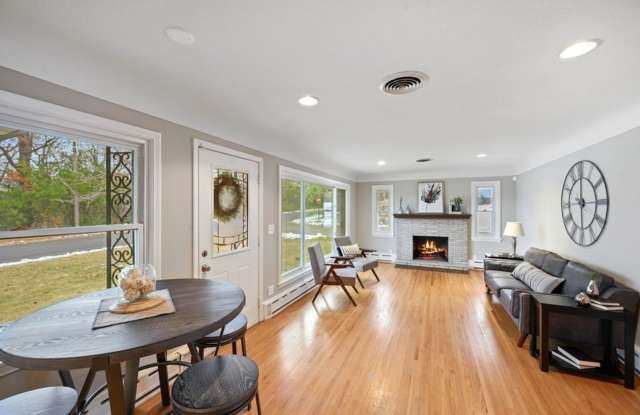 rambler style home in New Brighton, Remodeled 4bd 2ba fully finished Gallery 4