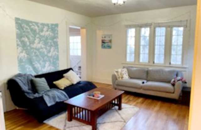 PRE-LEASE 4 BED 2 BATH – University Hill Bungalow Near CU  Chautauqua | Available August 2026 - 703 15th Street, Boulder, CO 80302