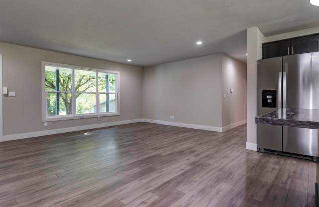 COMPLETELY REMODELED HOME IN SEQUIOTA PARK Gallery 3