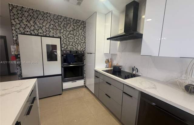 18172 SW 108th Path, Miami, FL 33157 - 9024 Gallery 1