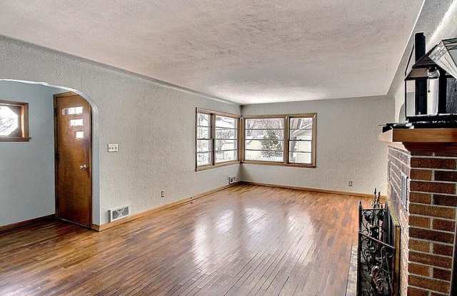 1810 Ferry St - 1810 Ferry Street, La Crosse, WI 54601