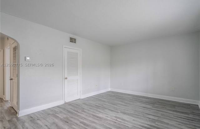 1007 Bay Dr Gallery 3