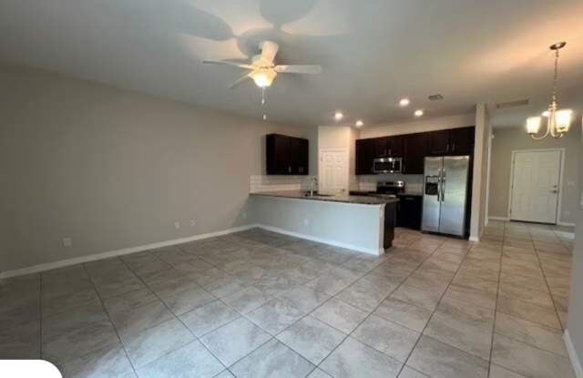 3-bedroom, 2-bath duplex in Punta Gorda, FL. Gallery 2