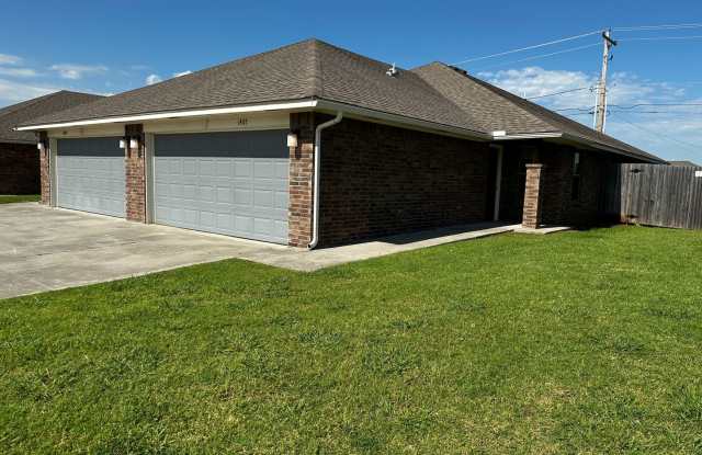 3 Bed 2 Bath Duplex in Moore Schools! photos photos