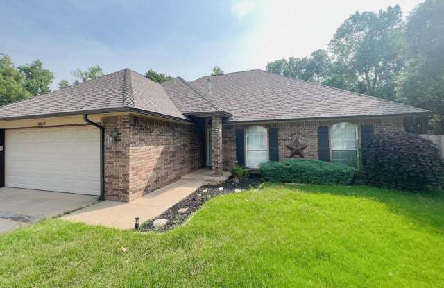 Luxurious Home, Ideal Location! Gallery 1