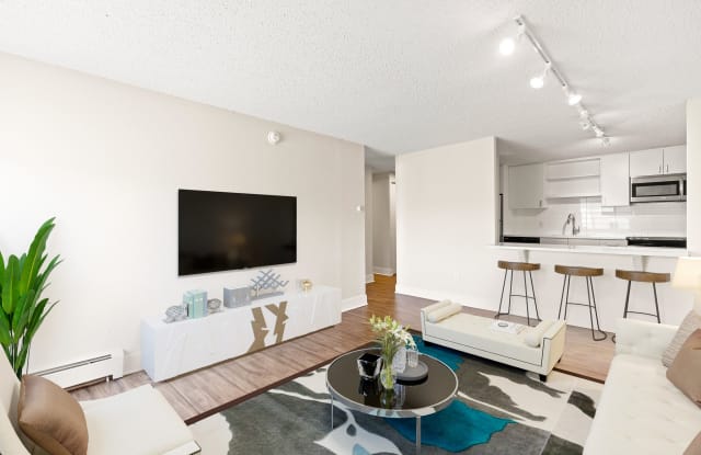 2121 Canyon Gallery 3