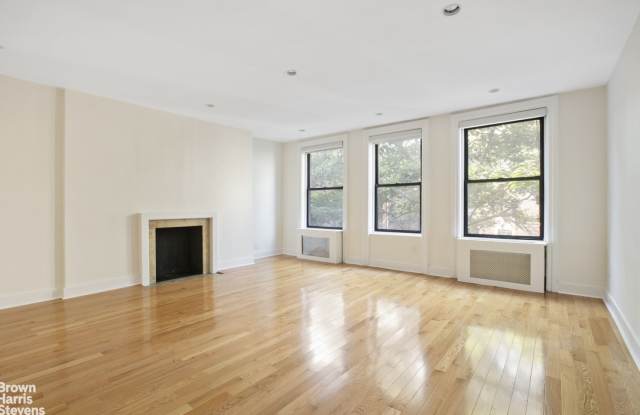 24 East 64th Street Gallery 3