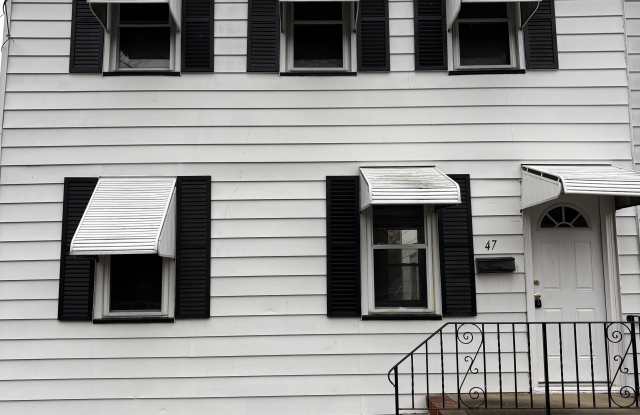 47 Buttonwood St photos photos