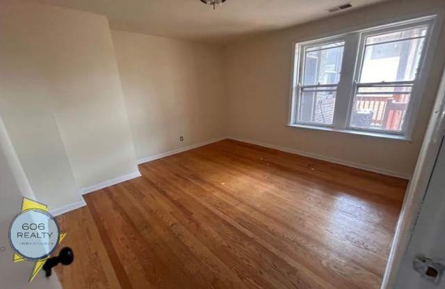 4811 W Warwick Gallery 4