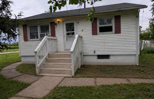 Cozy Country Style Living Just Minutes From Davenport Conveniences! photos photos