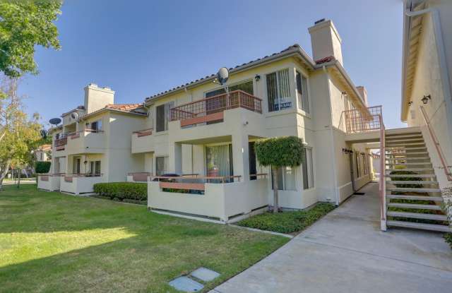 Upstairs 2 Bedroom/2 Bathroom Condo - 400 Stoney Point Way, Oceanside, CA 92058