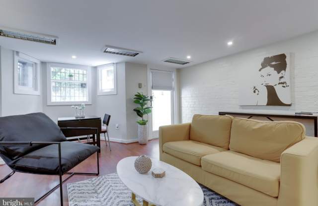 1010 INDEPENDENCE Avenue SE unit: B photos photos