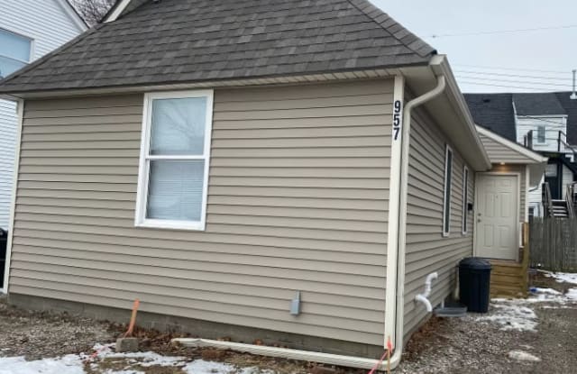 957 Washtenaw Rd - 957 Washtenaw Road, Ypsilanti, MI 48197