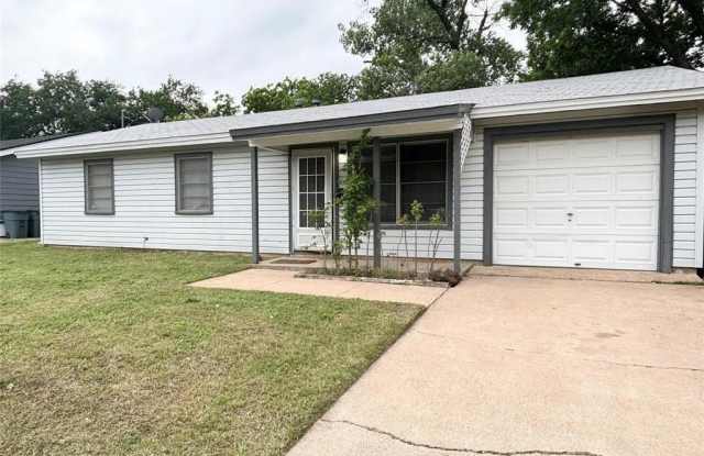 413 Freestone Drive - 413 Freestone Drive, Euless, TX 76039