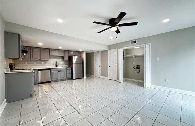 6628 HARBOURVIEW Drive Gallery 4