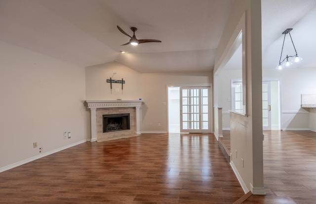 Spacious 3-Bedroom Daphne Home with Fenced Backyard & Screened Porch Gallery 3