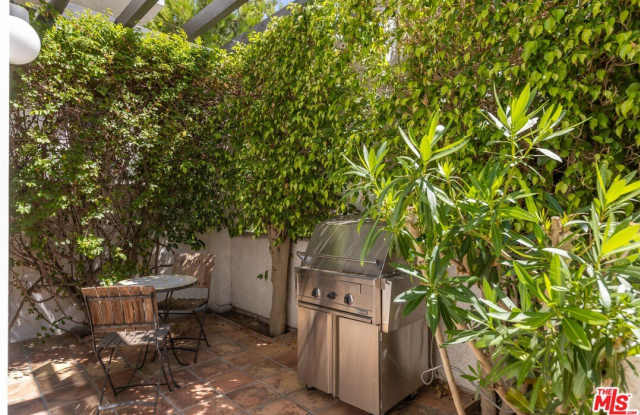 1541 Palisades Dr Gallery 3