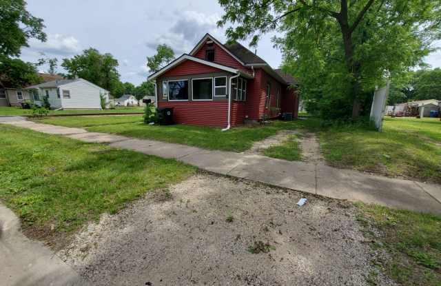 FOR RENT- 827 Newton St- Fully Remodeled- Pets ok with conditions! Gallery 3
