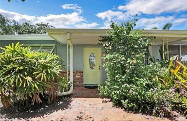 1905 NE River Court photos photos