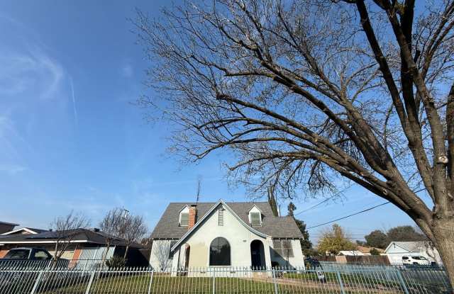 ***JUST REDUCED!!!*** 3-Bedroom, 2-Bathroom Home in Roosevelt Neighborhood photos photos