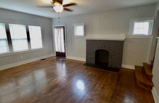 Awesome 4 bedroom 2 bathroom home located in the heart of Manhattan. Gallery 3