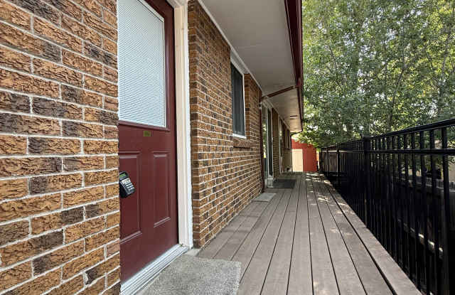 3237 S Grant St - B photos photos