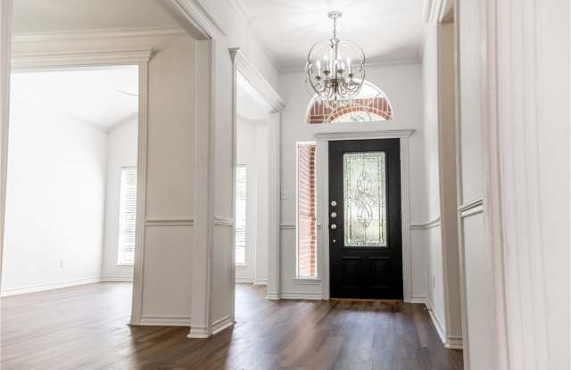 6326 Saint Denis Street Gallery 3