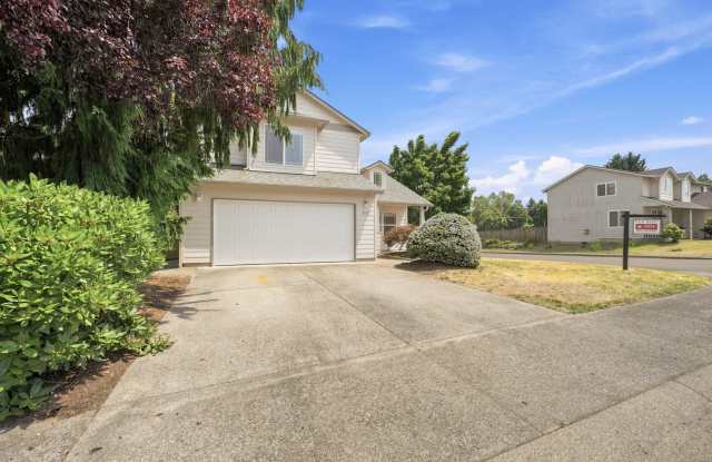 Spacious 3 Bedroom Home in East Vancouver – Great Location Near Harmony & Union Schools Gallery 1